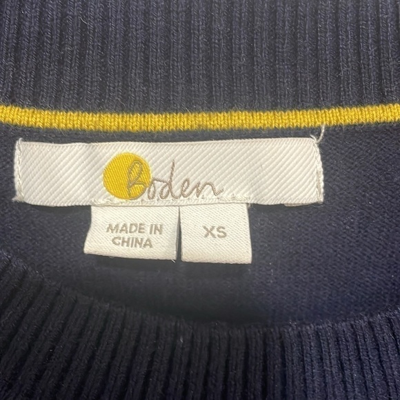 Boden Wool and Cotton Navy and Yellow sweater size XS with small hole - Picture 2 of 7